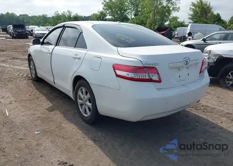 2011 Toyota Camry Le z USA, uszkodzony, nr VIN 4T1BF3EKXBU584837